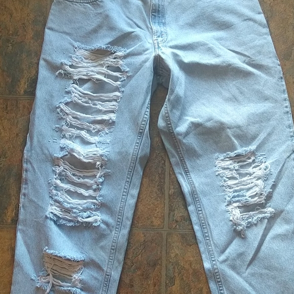 NWOT LEVI'S DESTROYED JEANS SIZE 34 - Picture 2 of 6